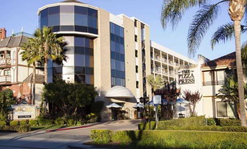 Carousel Inn And Suites Anaheim Bagian luar foto