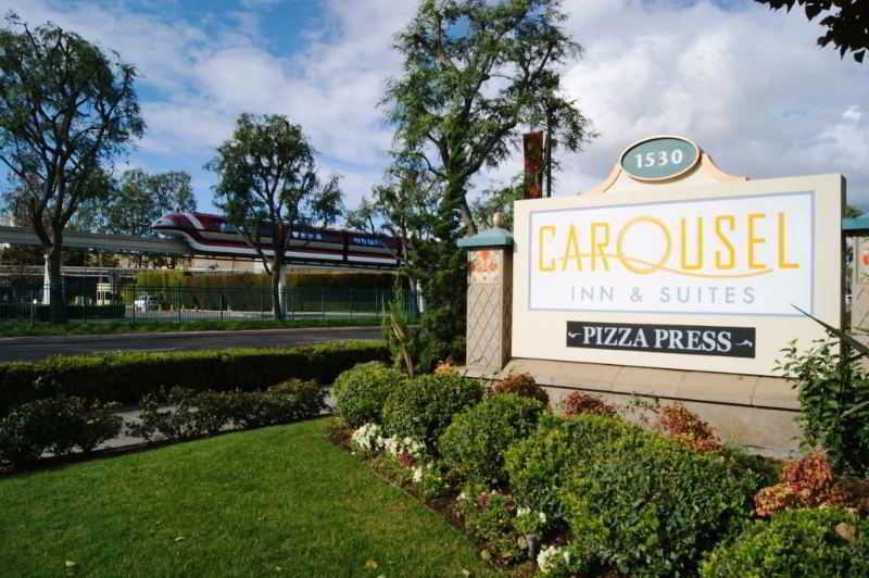 Carousel Inn And Suites Anaheim Bagian luar foto