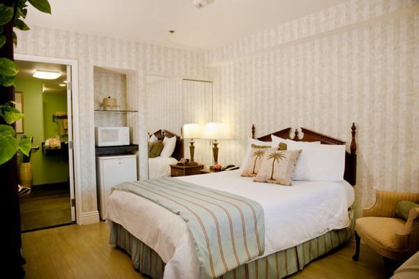 Carousel Inn And Suites Anaheim Bagian luar foto