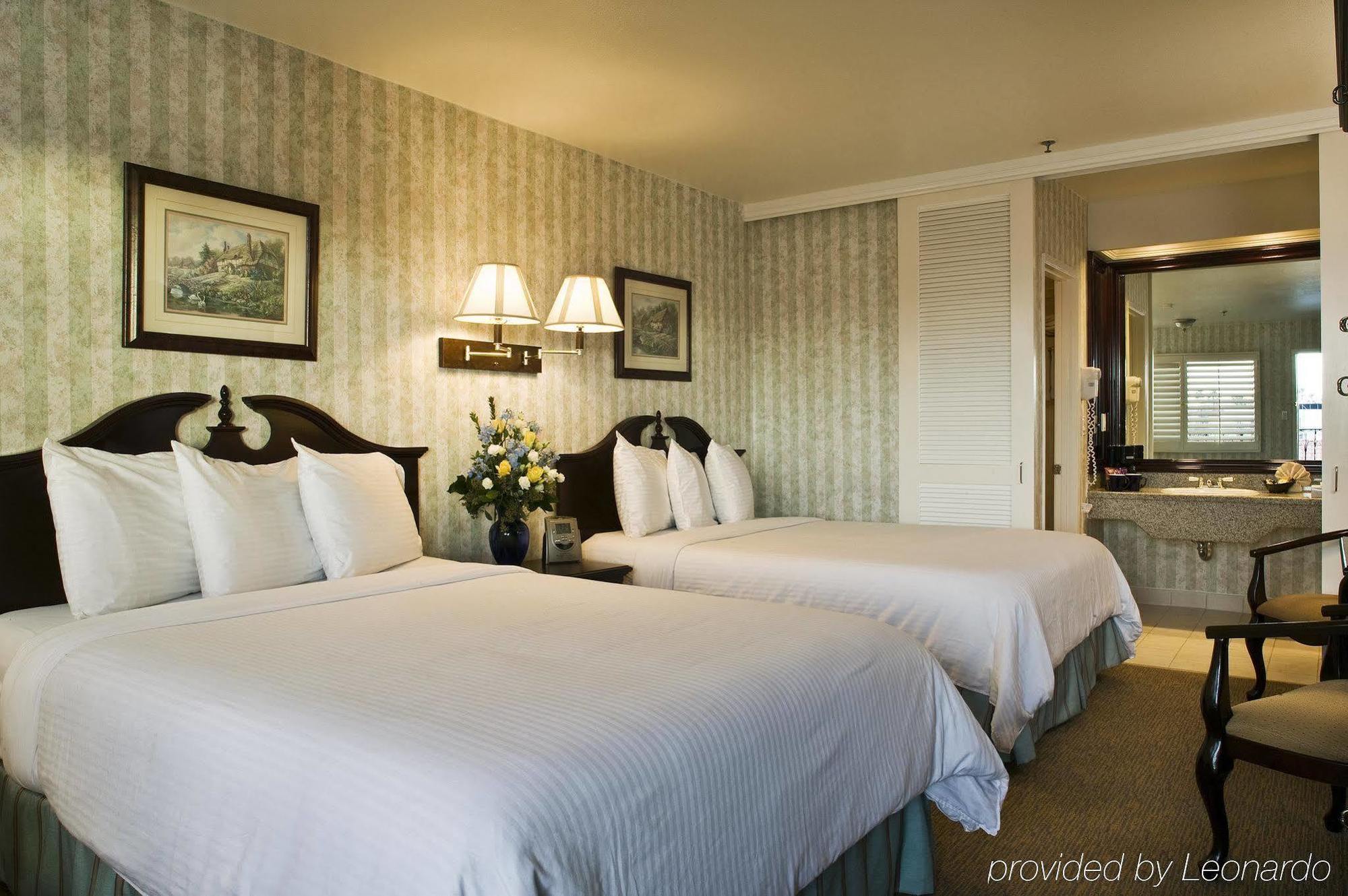 Carousel Inn And Suites Anaheim Ruang foto