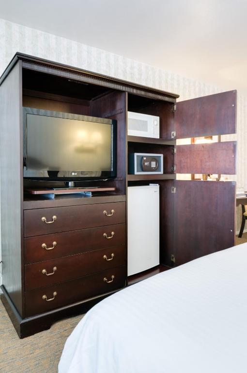 Carousel Inn And Suites Anaheim Bagian luar foto