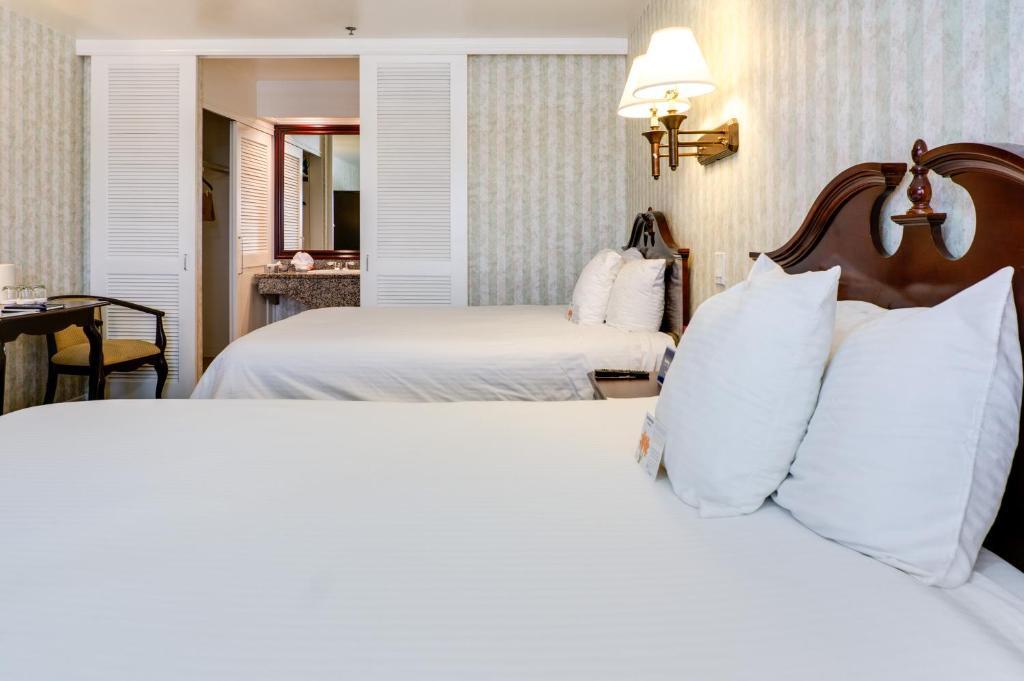 Carousel Inn And Suites Anaheim Bagian luar foto