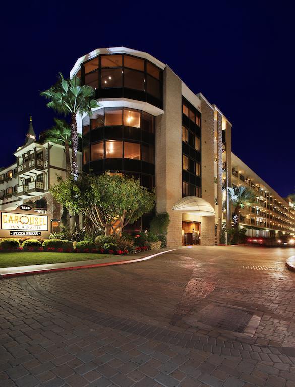 Carousel Inn And Suites Anaheim Bagian luar foto