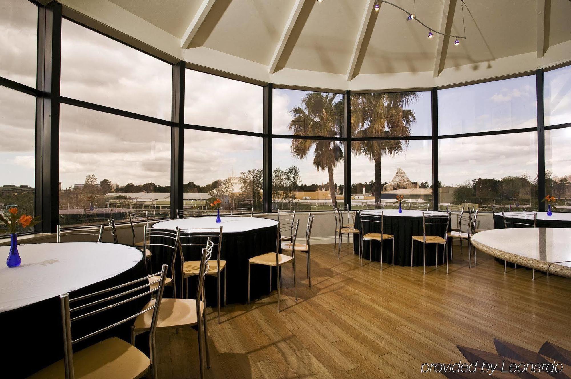 Carousel Inn And Suites Anaheim Restoran foto
